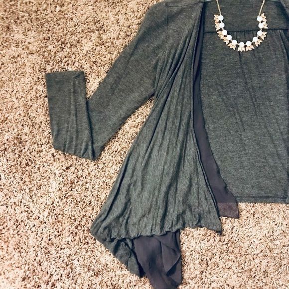 Like new, Grey Open Flutter Cardigan Sweater S/M - Picture 4 of 6